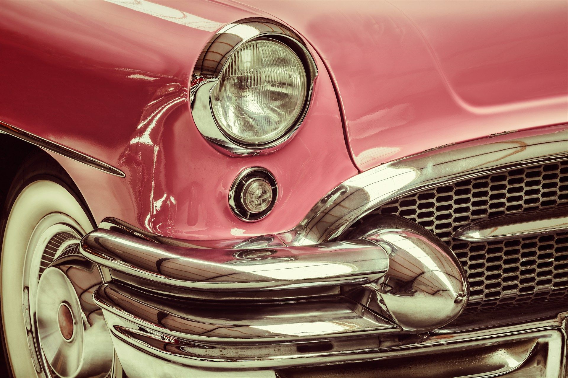 Kilometerlange Nostalgie: Ein Konvoi von Oldtimern rollte durch Luxemburg
