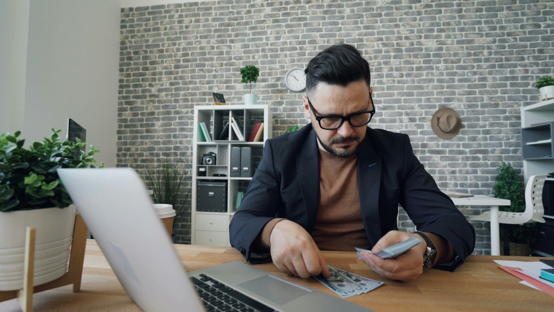 What does an accountant do for small businesses in Luxembourg?